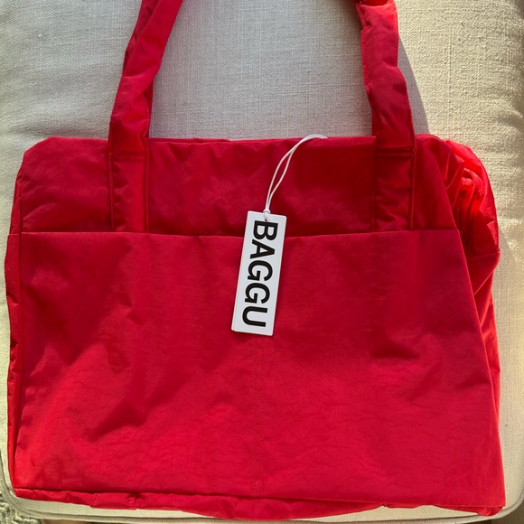 NWT BAGGU Cloud Carry-on | Candy Apple Red | Limited Edition - Picture 2 of 10